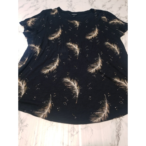 torrid Tops - Torrid Feather Print Tee